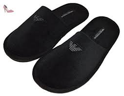 Avec les chaussures emporio armani pour homme, vous donnez à votre tenue une touche décontractée. Emporio Armani Chaussons Pour Homme Noir Noir Noir Noir S Chaussures Emporio Armani Partner Link Emporio Armani Chaussure Chaussons