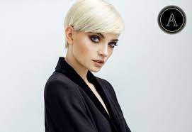 I bob corti con frangia dritta, sono incredibili con i capelli spessi, che hanno già un . Capelli Corti Con Frangia Migliori Tagli E Colorazioni Alexim Parrucchieri