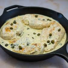 Poulet Sauce Au Vin Blanc Moutarde Et Capres La Cerise Sur Le Maillot Recette Recettes De Cuisine Sauce Au Vin Recette De Plat