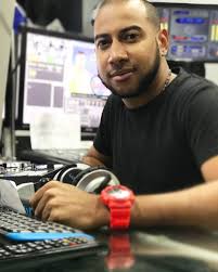 On AIR🔴 @panamasuperq 90.5fm hasta...