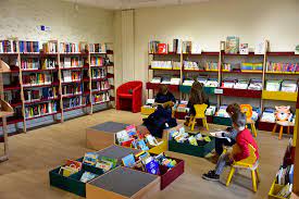 L'assistante maternelle (ou assistant maternel) accueille à son domicile un ou plusieurs enfants qu'elle garde dans la journée, en l'absence des parents. Bibliotheque Municipale Triel Sur Seine