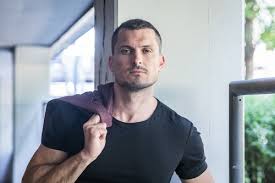 Kto je kto v za sklom. Prve Foto Z Nakrucania Za Sklom Vrazda Novinara Vsetko Zmeni Topky Sk