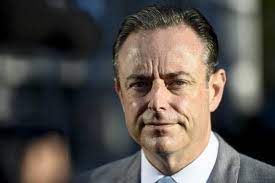 Jun 10, 2021 · bart de wever n'y a pas échappé en apparaissant en slip lors d'une interview sur radio 2, le 2 janvier dernier. Politbarometer Bart De Wever Hat Angst Vor Linker Regierung