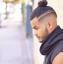 Aujourd'hui je vais vous montrer des cosplay du plus grand des mangas (à. Man Bun Top Knot Le Chignon Homme A La Pointe De La Tendance Archzine Fr