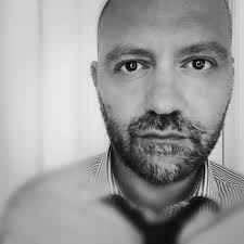 Pare che il centro destra voglia sfiduciarmi. Corre voce che siano in corso  riunioni tra burattini e burattinai per trovare i numeri necessari per far  passare la sfiducia in consiglio comunale, dove