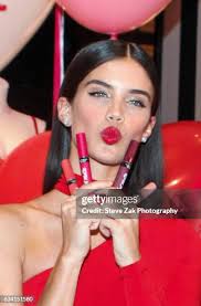 863 Sara Ring Stock Photos, High-Res Pictures, and Images