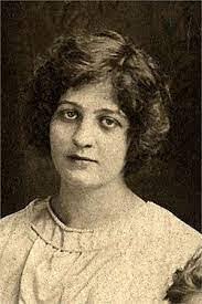 Elizabeth Winterhalter's Instagram, Twitter & Facebook