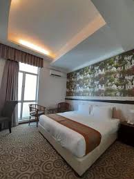 Sultan muzaffar shah ibni almarhum sultan muhammad shah (died 1459) was the fifth sultan of malacca. E Red Hotel Melaka Prices Photos Reviews Address Malaysia