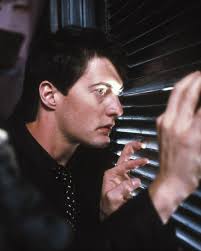 To me the most important thing is the sense of going on. You know how  beautiful things are when you're traveling.”⁣ ⁣ — Edward Hopper⁣ ⁣ As an  artist couple, Edward Hopper (