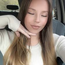 Kari Tripp's Instagram, Twitter & Facebook