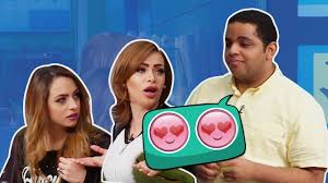 خالد المظفر يغازل بنات المطار Youtube