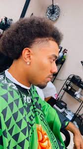 It takes someone rare to rock this Bears hair without a care. But if you  dare, there's a barber chair for you. Tap the link in our bio for more.