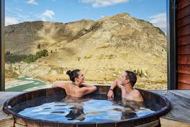 Letaknya masih di dekat wisata gunung pancar, dan kamu harus berjalan kaki selama beberapa menit saja menyusuri jalan setapak untuk sampai ke lokasi kawah hitam gunung pancar. Top 10 Kolam Air Panas Di New Zealand 100 Pure Nz