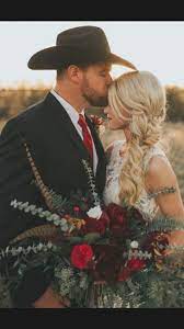 Lbe The Bouquet Country Wedding Hairstyles Wedding Hairstyles Guide Bridal Country Wedding Hairstyles Country Wedding Photography Barn Wedding Photos