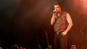 Born in tennessee, he competed in the sixth season of the voice, originally as a member of usher's team. Morgan Wallen Shares Three New Songs Ahead Of The Release Of His Upcoming Double Album Ktts