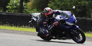 The mechanical bits may remain the same on the r15 v4. æ»¾ç‡™çš„ç†±è¡€ä»½å­yamaha Yzf R15 V3 0 Supermoto8