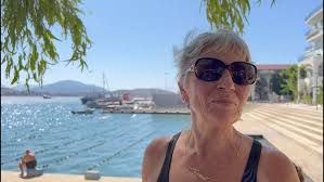 Amazing Concertina Player Contortionist at the Helen GA Festhalle