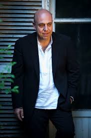 Nello stesso anno gira la prima cosa bella, storia di una famiglia dagli anni settanta ad oggi, con protagonisti stefania. Director Paolo Virzi On Human Capital And People Who Make You Suffer Popoptiq