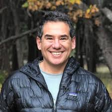 Live Shot Hotshot: How to Craft Your Stories and Career as a TV Reporter:  Garcia, Wayne: 9798990689909: Amazon.com: Books