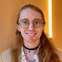 Elizabeth Bryce's Instagram, Twitter & Facebook