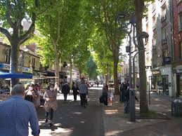 Mais ce que j'aime à aulnay sous bois c'est le mélange des gens, cette mixité qui fait sa richesse, l'entraide des gens, la solidarité dans les quartiers, la verdure, beaucoup de parcs, d'espaces verts, les marchés, les jolies pavillons, la proximité de paris qui est facile d'accès, les transports multiples, mr le. Une Reprise Du Marche Du Boulevard De Strasbourg Impeccable A Aulnay Sous Bois Aulnaylibre