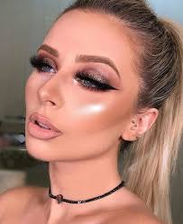 Zauberhafte Schminktipps Fur Das Perfekte Make Up Halloween Make Up Ideen Das Gesicht Fur Halloween Vollig Verandern How T Dugun Makyaji Halloween Make Ve Halloween