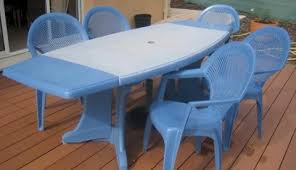 La table de jardin devra également se marier avec les autres éléments de votre jardin. Mobilier Bleu Pour Exterieur En Plastique Salon De Jardins