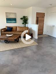 Couleurs De Peinture Pour Sol En Beton Idees D Interieur Et D Exterieur Avec Photos En 2020 Deco Salon Idee Plancha Deco Carrelage