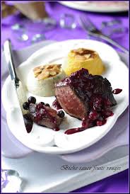 Pave De Biche Marine Au Vin Sauce Fruits Rouges Et Son Moelleux Au Celeri Talons Hauts Cacao Recette Biche Recettes De Cuisine Recette Gibier