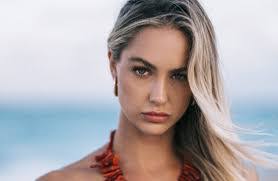 Mimi Goodwin's Instagram, Twitter & Facebook