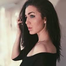 Ashley Sutter's Instagram, Twitter & Facebook