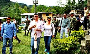 Los hechos ocurrieron en una finca del municipio de buga, en el departamento del valle del cauca (suroeste), donde en medio de una reunión llegaron desconocidos a disparar. Tribunal De Cali Llama A Juicio A Oficial Del Ejercito Por Masacre De Buga En 2001