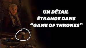Posé sur une table de banquet, devant l'héroïne daenerys targaryen, apparaît. Game Of Thrones Un Cafe Starbucks Oublie Dans L Episode 4 Youtube