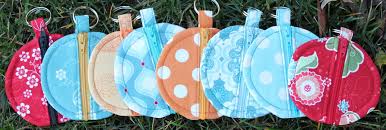 Are you looking for the perfect super quick gift that everyone will love? Earbud Pouches Pattern Review Peas In A Pod