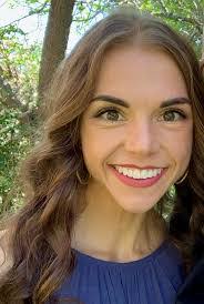 Elise Traver's Instagram, Twitter & Facebook