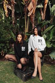 Kendall jenner outfits kendall a kylie kylie jenner princezny odev obrázky zimná móda outfit. Kylie And Kendall Jenner X Jennyfer Collab Vulkan Magazine