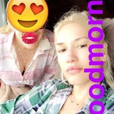 This gwen stefani no makeup selfie is one of our favourites, it looks raw and natural. Ash Slow Clap Out Now A Twitter Reminder That Gwen Stefani Looks Like This Without Makeup A Whole Natural Beauty