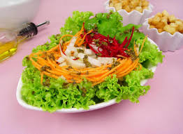 Capriche na salada para esta noite especial (foto: Salada Colorida Crocante Guia Da Cozinha
