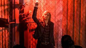 A diverse group of people come together as they realize that a reported virus is actually the start of the zombie apocalypse chronicled in the walking dead. Former Fear The Walking Dead Star Kim Dickens Lands New Pilot