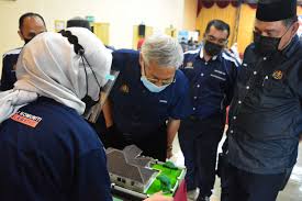 It was formerly known as lembaga urusan dan tabung haji (luth). Kpt Program Malaysia Prihatin Kolej Komuniti Kepala Batas Kkkb Dan Pengumuman Kesediaan Penawaran Program Imi Level 4 Di Dewan Mpc Kepala Batas Pulau Pinang