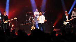 Top 40 chansons de villes. Les Tubes De Jean Jacques Goldman Resonneront De Nouveau Sur La Scene Du Splendid Ce Vendredi A Saint Quentin Avec Les Goldmen