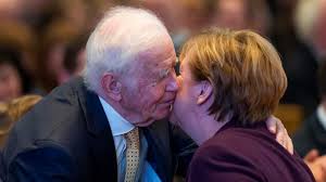 Er sei am donnerstagabend im alter von 91 jahren im kreis seiner familie friedlich eingeschlafen,. Wissenschaftler Kein Machtpolitiker Cdu Politiker Kurt Biedenkopf Wird 90 Politik Tagesspiegel