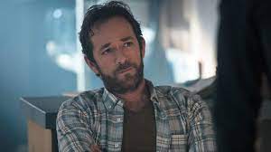 Perry era também conhecido internacionalmente pelo papel de dylan mckay na série beverly hills, 90210, traduzida em. Morre Ator Luke Perry De Riverdale E Barrados No Baile Istoe Independente