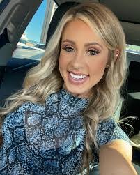 Amanda Fehr's Instagram, Twitter & Facebook