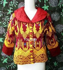 Anda dapat menggunakan blus polos atau tank top polos sebagai dalaman, sehingga penampilan. Tenun Blouse Semi Blazer Busana Batik Model Baju Wanita Batik