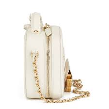 I found that for a light color bag, this bag's caviar leather is quite sturdy and as such because it's caviar it's less prone to color transfer. Chanel Small Filigree Vanity Case 2018 Hb2508 Second Hand Handbags