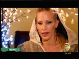 A member of the gondol tribe, anna stitched favorable bonds with the women in her tribe. Pasztor Anna Arckep Youtube
