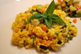 Inverno per me è risotto in tutti i modi possibili e immaginabili cosa serve per 2 persone 2 bicchieri di riso carnaroli 1 bustina di zafferano (siamo intorno ad 1. Ricetta Risotto Zafferano E Verdure Non Sprecare