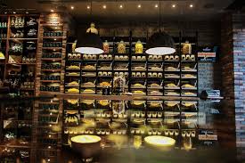 Fondee A Paris L Amoncel Fait Voyager Vos Sens A Travers Un Monde De Saveurs Inexplorees Comme Son Nom Herite Du Vieux Francais Le Suggere Gida Tasarim Kahve