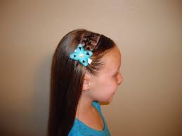 If you want a way to elevate a girls' hairstyle for picture day without going overboard, consider simply curling the ends of her locks. Hairstyle For Picture Day Hairstyles For Girls Princess Hairstyles
